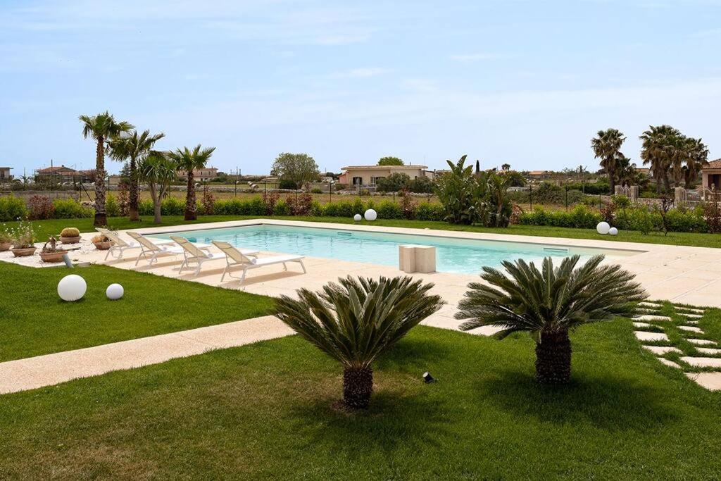Villa Paradiso With Private Pool, Bbq Area, Huge Garden And Free Parking 莫迪卡 外观 照片