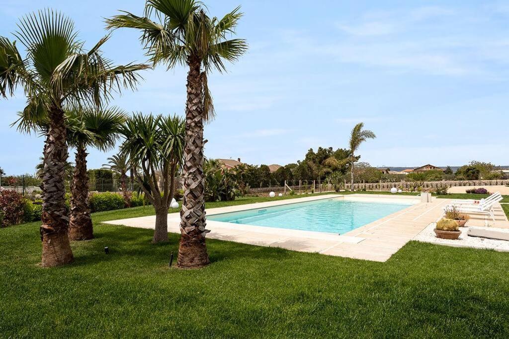 Villa Paradiso With Private Pool, Bbq Area, Huge Garden And Free Parking 莫迪卡 外观 照片